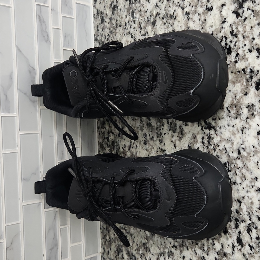 Triple Black Nike Air Max 200 Running Shoes sz 8.5 solid sneakers AT6175-003 - Picture 2 of 6